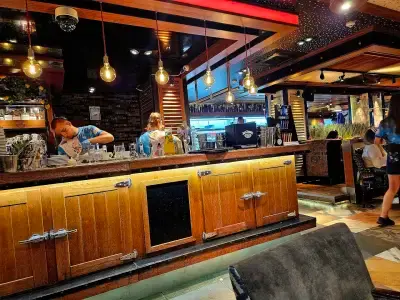 Happy Bar & Grill Lazur
