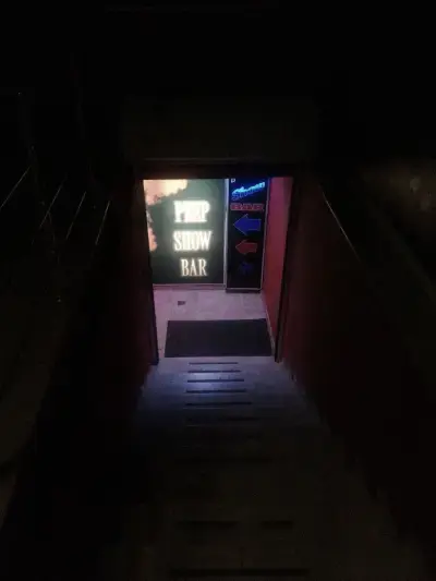 Peep Bar