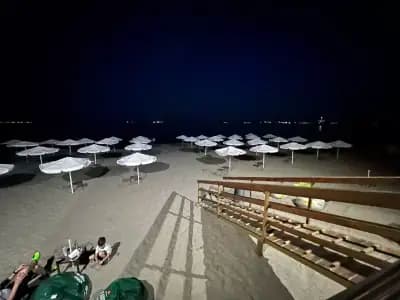 Baywatch bar