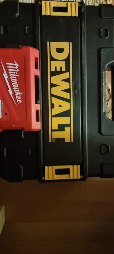 ToolsBox.BG Магазин Младост - Машини и инструменти Milwaukee / Makita / DeWALT / Bosch