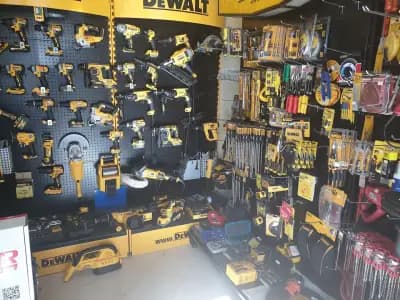 ToolsBox.BG Магазин Младост - Машини и инструменти Milwaukee / Makita / DeWALT / Bosch