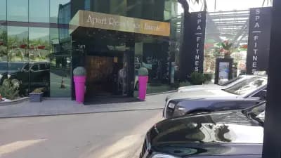 Емирейтс апарт резидънс