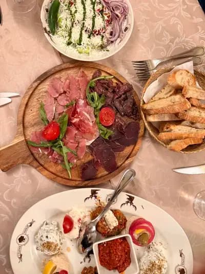 Ресторант "Стария Чинар"