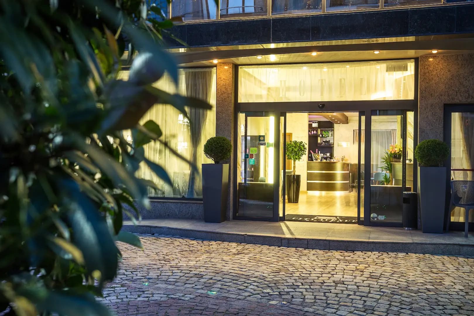 City Avenue Hotel by HMG-Free Parking-Free Wi-Fi