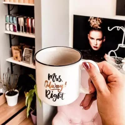 COCO dry bar & more | Подстигване | Маникюр | Педикюр | Балеаж | Боя | Грим | Официални прически | Стайлинг