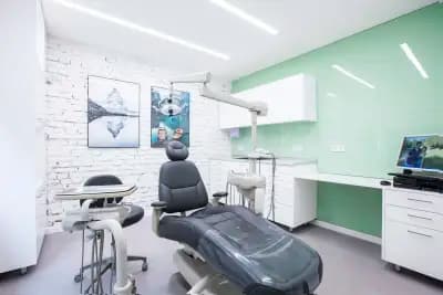 Marinova Dental /Д-р Есмералда Маринова/