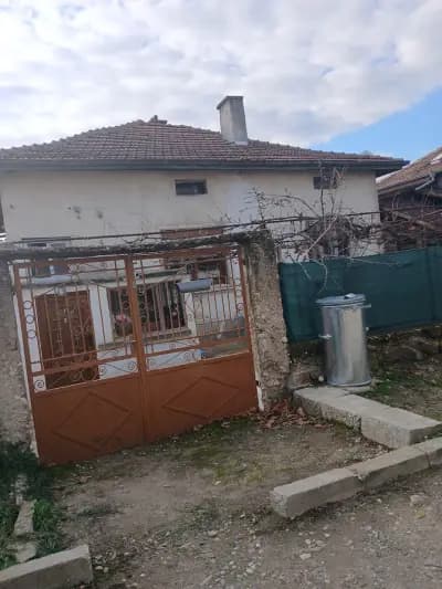 Училище "Св. Св. Кирил и Методий"