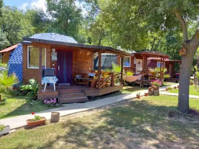 Куполни бунгала Арапя