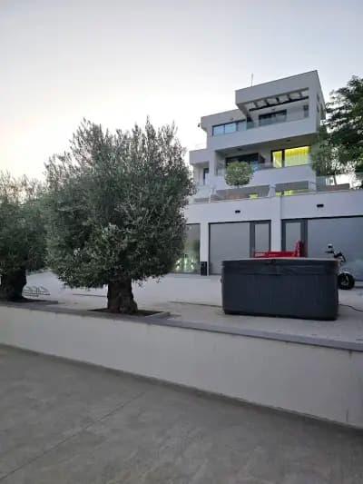 Olive Villas- Free beach access & Free parking
