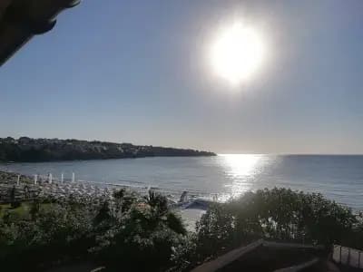 Hotel Marina, kavacite