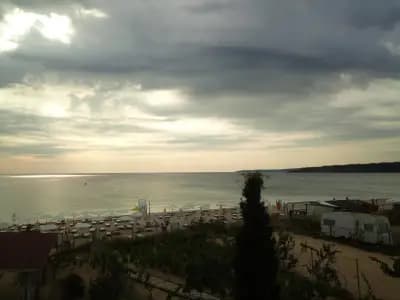 Hotel Marina, kavacite