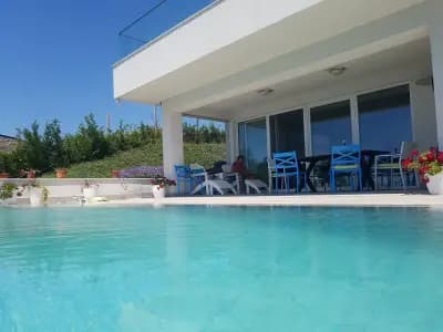 Villa Tatalia, Bozhurets