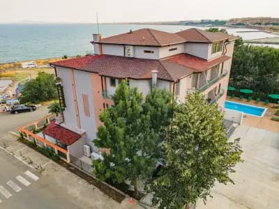 Lecardo Hotel