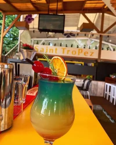 Saint TroPez Cocktails & Bar Kiten