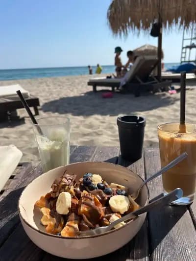 "Dolphin Beach Bar & Dinner" / Плажен Бар Делфин