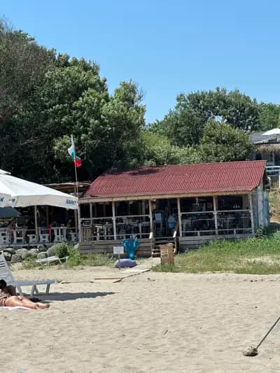 "Dolphin Beach Bar & Dinner" / Плажен Бар Делфин