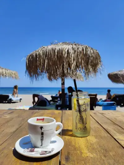 "Dolphin Beach Bar & Dinner" / Плажен Бар Делфин
