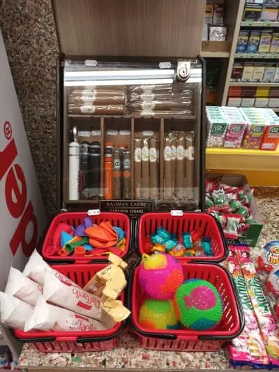 Мини маркет "Ваяна" Равда | Хранителни стоки | Стоки за бита | Кухня | Плажна козметика | Кафе | Алкохол