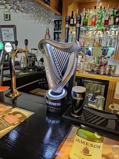 100% Family Sports & Pizza Bar