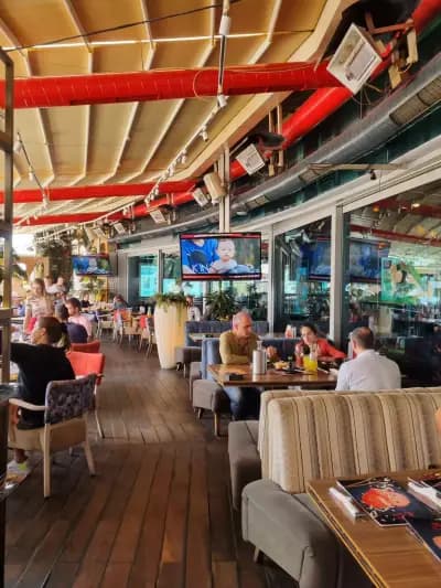 Happy Bar & Grill Paradise Center