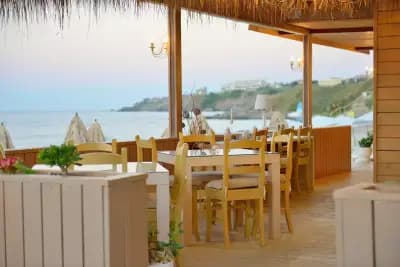 Bamboo Beach food & music