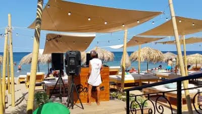 Bamboo Beach food & music