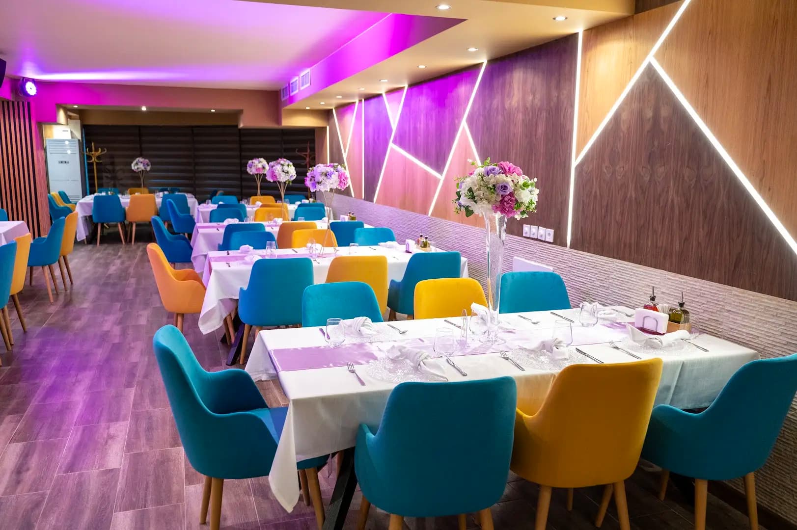 Bouzouki LIVE Restaurant