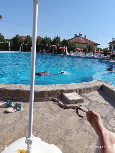Swimming Pool & Grill