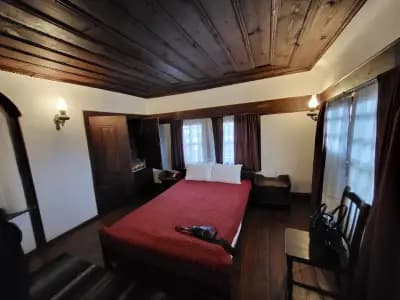 Zoev House