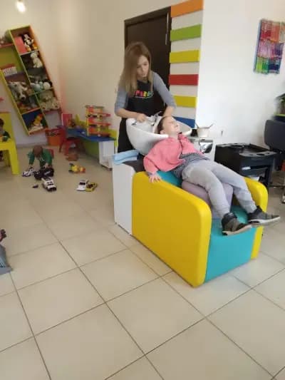 ПЪЗЕЛ - детски фризьорски салон