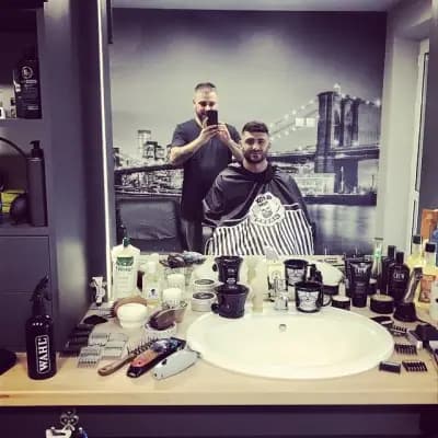 The Barber Shop / Бръснарницата