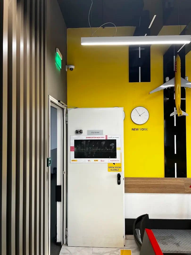 DHL Express Service Point