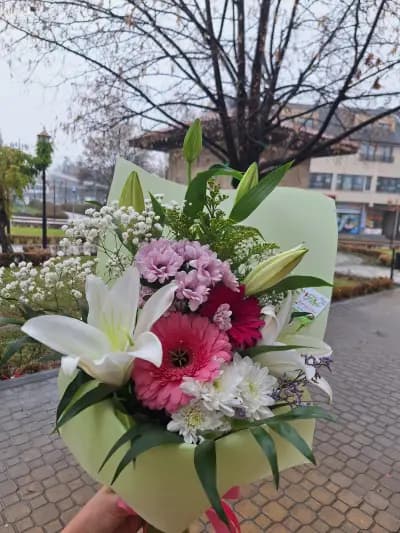 Цветарница,,Фиори"-цветя,подаръци и декорация.Доставка до адрес.Онлайн поръчки за доставки за цял свят.Фиори Си енд Джи