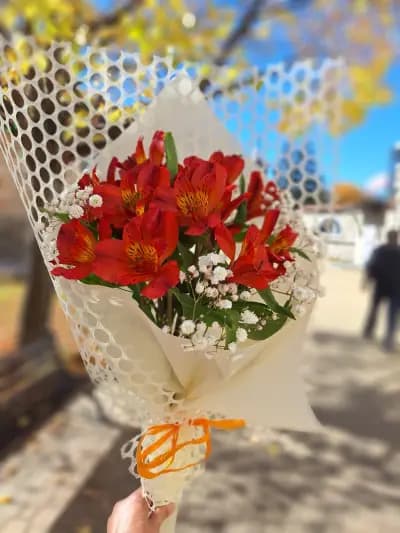 Цветарница,,Фиори"-цветя,подаръци и декорация.Доставка до адрес.Онлайн поръчки за доставки за цял свят.Фиори Си енд Джи