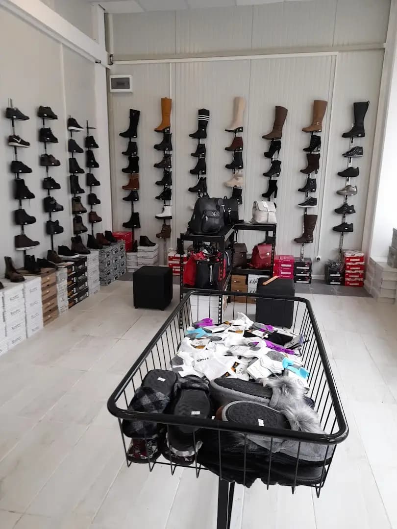 Магазин за обуфки.василена