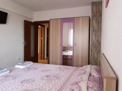 Lora’s apartment