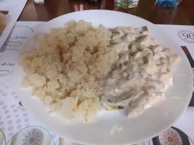 РЕСТОРАНТ-ГРАДИНА ,,МИХАЙЛОВИ''