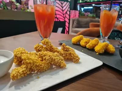 VOGUE Bar & Dinner