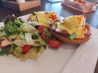 VOGUE Bar & Dinner