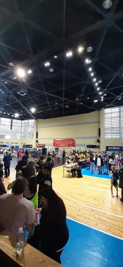 Спортна зала Триадица