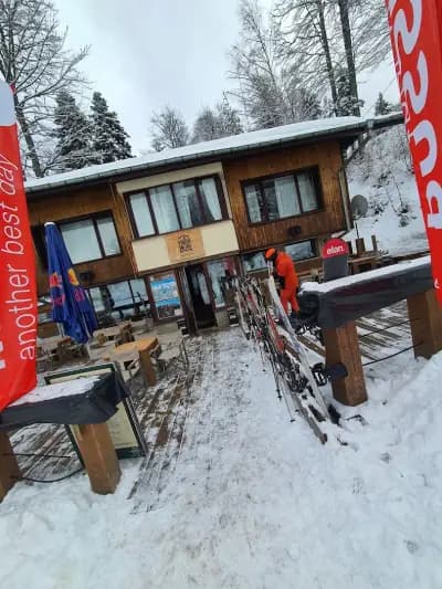 Finish Line Guest House And Food