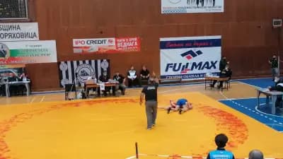 Спортна зала „Никола Петров“