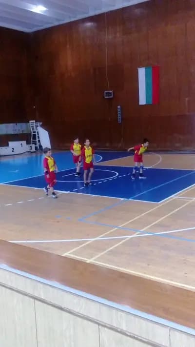 Спортна зала „Никола Петров“
