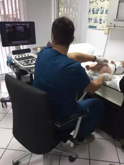 Д-р Василис Фурлакис - Ортопед, Спортна Медицина, Детски Ортопед