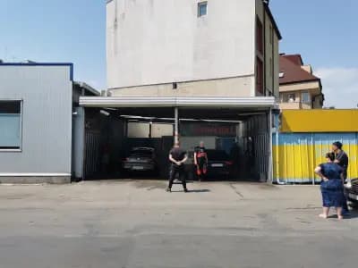 Автомивка и гумаджийница "Десива"